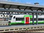 Eingepasst:  Bewusster Blick über die Bahnsteige hinweg auf den Kopf von 650 519-1 (Stadler Regio-Shuttle RS 1) der Süd-Thüringen-Bahn GmbH (STB) als STx 81077 (STx45) nach Ilmenau, der