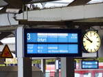 Der Zugzielanzeiger des DPE 31394 von Erfurt Hbf nach Erfurt Hbf, am 10.10.2020 in Erfurt Hbf. Die Geburtstagssonderfahrt ging über Straußfurt, die Pfefferminzbahn, Saalfeld und Arnstadt zurück nach Erfurt, deshalb in krioserweise der Abfahrts- und Zielbahnhof identisch.