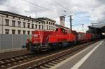 Hier 261 065-7 mit einem gemischten Güterzug, bei der Durchfahrt am 19.8.2014 durch Erfurt Hbf., in Richtung Eisenach.
