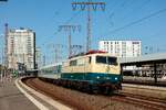 GfF 111 056-8 mit Partysonderzug nach Hamburg bei der Ausfahrt in Essen Hbf, Juli 2026.