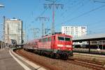 DB 111 121-0  Miete oder kaufe mich.  mit Partyzug nach Hamburg bei der Ausfahrt in Essen Hbf, Juli 2026.