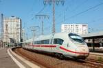 DB ICE 3neo 408 520  Amsterdam  bei der Ausfahrt in Essen Hbf, Juli 2026.