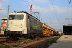 Railadventure 139 558 mit leeren Weichenwagen, Adapterwagen sowie einigen Flachwagen am 24.9.17 im Essener Hbf auf der Weiterfahrt nach Konztanz
