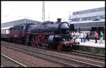 Rheingold mit Dampflok 18316 war am 25.4.1999 um 14.21 Uhr als Sonderzug auf Gleis 4 im HBF Essen ankommen.