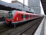 Am 15.10.2010 steht 422 034-9 im Hauptbahnhof von Essen.