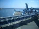 Von der Fussgngerbrcke in Mukran kann man ohne Probleme auf den Fhranleger schauen und das Be-und Entladen der Fhre beobachten.Zu meinen Zeitpunkt am 03.05.2008 war die Fhre leider nicht