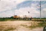 An einem Bahnbergang in Mukran mute ich im Juni 1998 warten als ich aus dem Auto diese Rangierabteilung fotografierte.