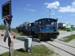 MWB-V241 und V250 unterwegs am 26.Mai 2010 mit leeren Staubgterwagen in Mukran.