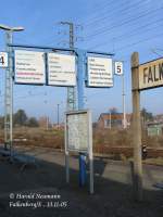 Auch am Gl.4/5 gibt es noch die alten DDR-Anzeiger.