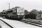 Die ehemalige 250 003 während einer Sonderfahrt am 10.05.1975 im Bahnhof Flöha fotografiert