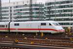 DB Fernverkehr ICE1 Triebkopf (401 xxx) am 06.01.24 in Frankfurt am Main Hauptbahnhof vom Bahnsteig aus fotografiert