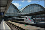 TGV 310020 am 09.05.2024 in Frankfurt/Main Hbf. Der Schnellzug verbindet die Mainmetropole mit Paris.