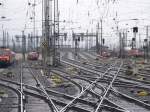 Baureihe 143, 218, 111 und andere im Gleisvorfeld des Frankfurter Hauptbahnhofes. 13.02.2005