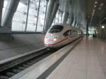 Hier 406 811-7  Dsseldorf  als ICE623 von Dortmund Hbf. nach Mnchen Hbf., bei der Einfahrt am 23.7.2010 in Frankfurt(Main) Flughafen.