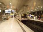 InterCity nach Hamburg-Altona in Frankfurt Flughafen Fernbahnhof, nachts