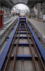 Für den Fall des Falles -    Bremsprellbock an Gleis 19 des Frankfurter Hauptbahnhofes.