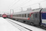 Russian Railways 622071-90249-9 WLABmee im EN 452  TRANSEUROPEAN EXPRESS  von Moskva Belorusskaja nach Paris Est, beim Halt in Frankfurt (M) Sd; 20.12.2011