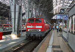 Mal im Archiv gekramt: Am 11.08.2007 wird in Frankfurt/Main Hbf der Sonderzug Richtung Koblenz zur Veranstaltung  Rhein in Flammen  bereitgestellt. Zuglok ist die 218 215, die eigentlich avisierte Dampflok konnte aus fahrplantechnischen Gründen nicht verwendet werden