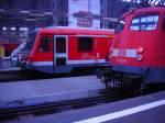 Blick ber den Hbf in Frankfurt am Main, (von vorne nach hinten) 110er, 628er und ICE 3. (03.04.08)