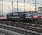 Blasses Original und scharfe Nachbildung. 120 159-9 mit IC 2282 Saarbrcken–Kassel neben 120 142-5 noch mit Latz in Frankfurt Hbf. (23. Mai 2009)