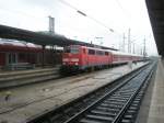 Hier 111 105-3 mit RE60 von Mannheim Hbf. nach Frankfurt(Main) Hbf., bei der Einfahrt am 22.7.2010 in Frankfurt(Main) Hbf.