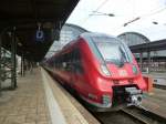 442 789 steht hier mit einem RE Richtung Siegen in Frankfurt (Main) Hbf am 23.08.2013.
