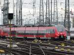 DB Regio Hessen 442 287 alias Hamsterbacke erreicht am 23.12.14 Frankfurt am Main Hbf
vom Bahnsteig aus fotografiert