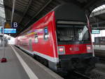 Ein DABbuzfa 760, 50 80 36-33 020-9, steht am 12.02.2018 zusammen mit 143 333 im Bahnhof Frankfurt (O) und wartet auf seine Abfahrt in Richtung Eisenhüttenstadt.