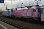 Eine Lok der Traxx Familie , 6186 275-4 von Railpol , hier vorgespannt vor  eine Siemens 5370    der PKP, 5370 010-8 , ein ungleiches Paar für den Eurocity nach Warschau, aufgenommen in Frankfurt