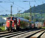 Freiburg im Breisgau, Rangierarbeiten im Bahnhofsbereich, im Hintergrund der Schnberg, Juni 2017