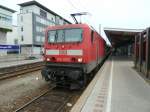 143 332-5 mit einer RB nach Neustadt/Schwarzwald am 24.06.12 fast abfahrbereit in Freiburg (Brsg.) Hbf.