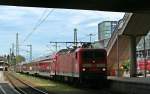 143 364-8 zusammen mit 143 332-5 als RB 26945 nach Seebrugg am 09.05.13 kurz vor der Abfahrt in Freiburg (Breisgau) Hbf.