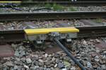 Der PZB-1000/2000-Magnet des ESigs 75G564 in Freiburg (Breisgau) Hbf. Das dazugehrige Singal steht in der Einfahrgruppe von der Hllentalbahn in den Hauptbahnhof.
(02.11.13)