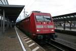 101 091-7 mit dem EC 8 von Chur HB nach Hamburg Altona am Mittag des 14.12.13 beim Halt in Freiburg (Breisgau) Hbf.