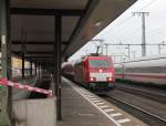 E 186 330 fährt am 10.11.2012 mit einen gemischten Güterzug am Haken durch Fulda.