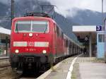Br.111 031-1 mit einem RegionalExpress nach Innsbruck, im Bahnhof Garmisch-Partenkirchen.
