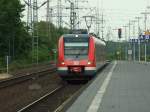 Nach einem langen Tag in der Zoom-Erlebniswelt wollte ich nur noch nach Hause.Da rollte mir mein erster 422er vor die Kamera.
422 542-1 als S1 nach Essen Hbf fhrt auf Gleis 4 in Gelsenkirchen Hbf ein.30.6.2010