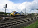 2159 231-0 der evb verl�sst ihren stattlichen Kieszug am 06.05.26 in Gera, um sich f�r die Weiterfahrt in n�rdlicher Richtung an das andere Zugende zu begeben. Dort kam noch 1273 013-3 f�r die Weiterfahrt in Doppeltraktion dazu.
