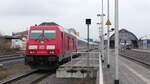 DB 245 026-0 steht am 27.02.2021 im Halbschlaf in Gera Hbf mit ihrem IC in Richtung Ruhrgebiet.