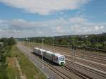 Eine Triebwagengarnitur Der Erfurter Bahn kommt von Leipzig und durchfhrt dabei Gera an der Eselsbrcke, nach einem Halt in Gera und Gera-Sd wird er bis Saalfeld weiterfahren.