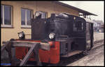 100626 Köf stand am 21.3.1992 für diverse Rangieraufgaben im Bahnhof Gernrode bereit.