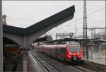 Der vordere Zugteil fährt ab -    Ein Talent 2 als RE nach Stadtallendorf als Erster in Gießen ab.