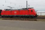 Die 185 088-2, wartet , am 11.01.2011 im Bahnhof Graben-Neudorf auf Weiterfahrt in Richtung Karlsruhe