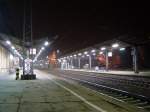 Der Greifswalder Hauptbahnhof in einer Nachtaufnahme vom 3.10.03.