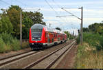 DABpbzfa mit Schublok 146 009-6 der Elbe-Saale-Bahn (DB Regio Südost) als RE 16360 (RE8) von Halle(Saale)Hbf nach Magdeburg Hbf über Dessau Hbf durchfährt den Hp Greppin auf der Bahnstrecke Trebnitz–Leipzig (KBS 251).
Aufgenommen am Ende des Bahnsteigs 2.
[10.8.2019 | 16:33 Uhr]