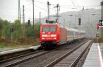 101 060 durhfhrt bei strmendem Regen am 10.10.09 Groheringen Richtung Halle(S).