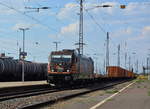 187 573 fährt mit einem Güterzug durch Großkorbetha gen Weißenfels.
