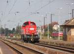 Diese Gravita 261 020-2 rauschte als Tfzf durch Grokorbetha. Aufgenommen am 25.08.2011.