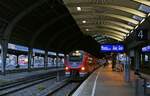 Mit dem RE 17 steht 633 110 am 21.01.2023 abfahrbereit im Hauptbahnhof Hagen 