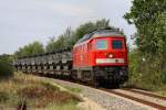 Hier verlsst gerade ein Panzertransportzug den Bahnhof Hagenow. Gezogen wird er von der 232 568 von Railion. 20.08.2010